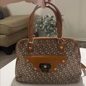 DKNY Beekman T&C W/French Grain Vintage
Leather Bag  16 x 10 in